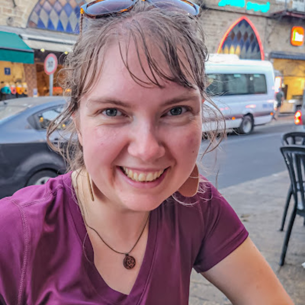 Meet your Posher, Kayla